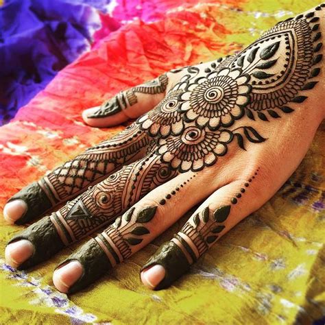 Love Henna Mehndi Designs | One Hand Mehndi Designs - Styles99