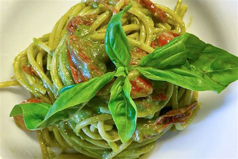 Pesto pasta with cherry tomatoes - Vittoria Caterina Giachi