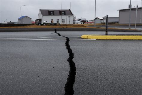 Town in Iceland Evacuated Amid Fears of Volcanic Eruption - The New ...