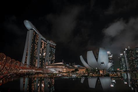 A night view of the marina bay sands hotel and marina bay · Free Stock ...