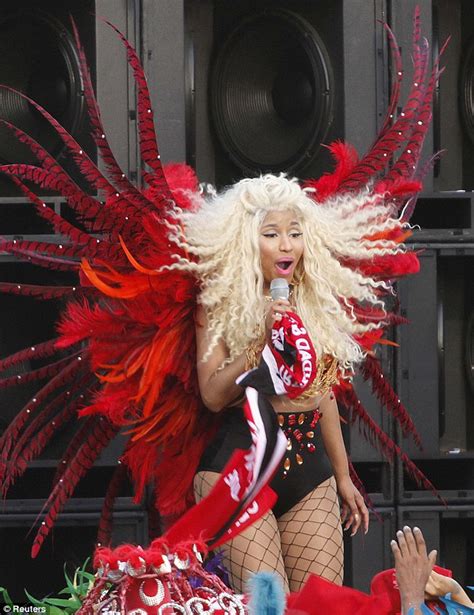 Nicki Minaj "Pound The Alarm" Video Shoot In Trinidad [Videp/Photo] - Urban Islandz