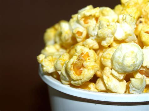 Chow Down: 5 Awesome Snacks to Eat While Watching TV - ELMENS