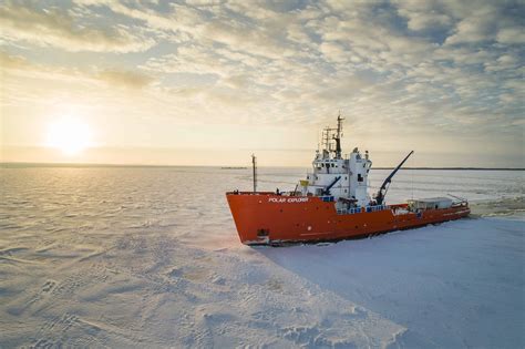 Basic facts about Icebreaker Ships - Polar Explorer Icebreaker