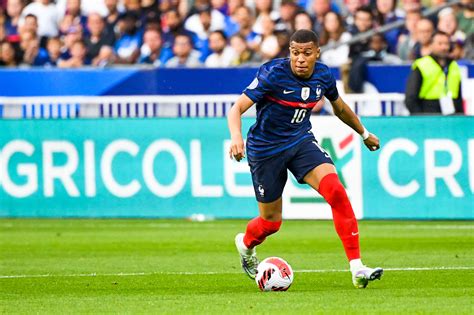 Download France National Football Team Kylian Mbappé Sports HD Wallpaper