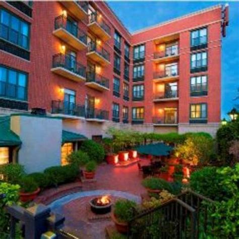 Courtyard by Marriott Savannah Downtown Historic District | Visit Savannah