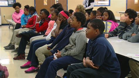 Pleasant Hill Academy students take part in No One Eats Alone Day | WKRC