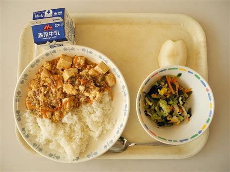 意外と知らない「学校給食」のあれこれ！管理栄養士が徹底解剖 | ファミリーバランスサポーター