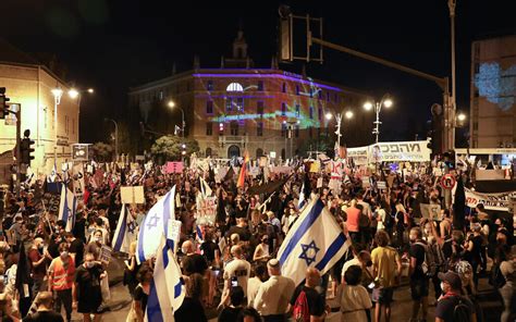 Anti-Netanyahu protesters appear split on holding rally amid tightened ...