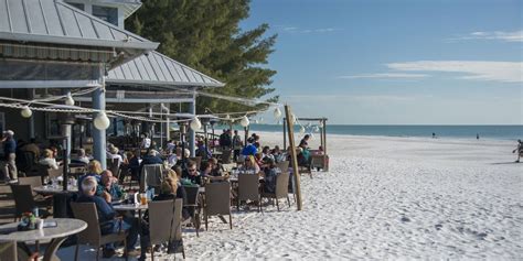 16 Best Small Towns in Florida - Quaint Small Florida Beach Towns to Visit or Live In