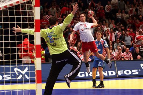 Tiro De Meta No Handebol - ENSINO