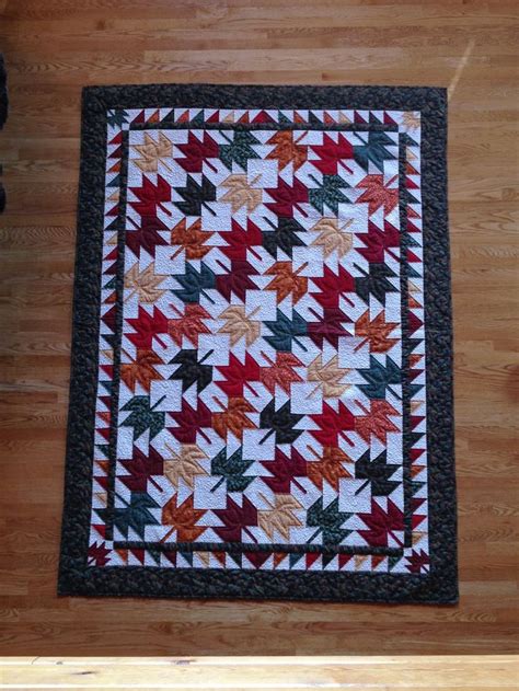 Falling Maple Leaf Quilt | Quilts, Quilt blocks, Projects to try