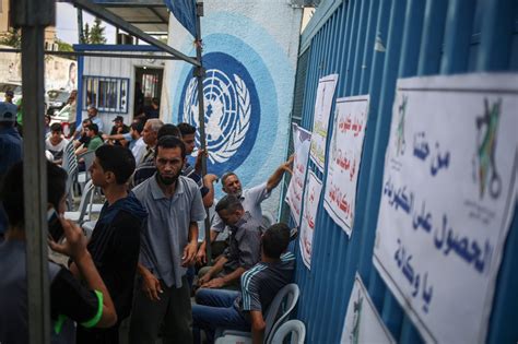 Palestinians protest at UNRWA office in Gaza – Middle East Monitor