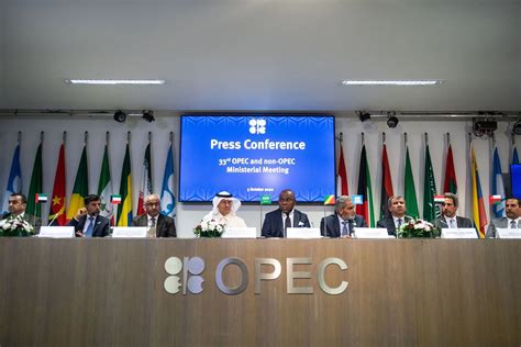 Saudi Arabia , Russia affirm their commitment to the decisions of “OPEC ...