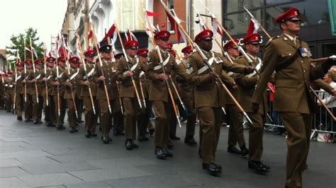 Royal Lancers march through Leicester - BBC News