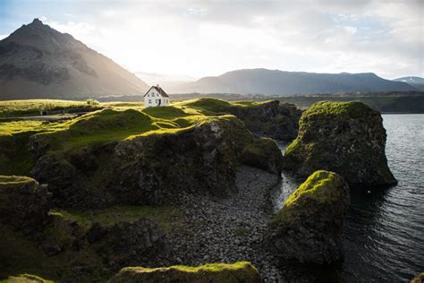 Chasing the midnight sun during Icelandic summer with Tom Archer!