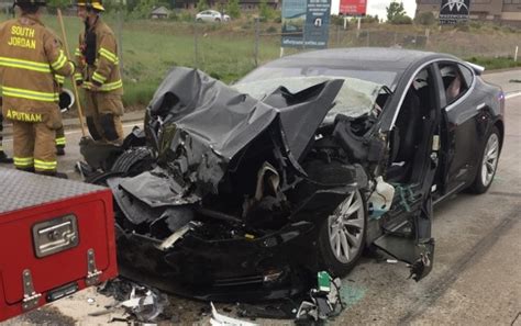 Tesla driver in 'Autopilot' crash had hands off wheel: Tesla