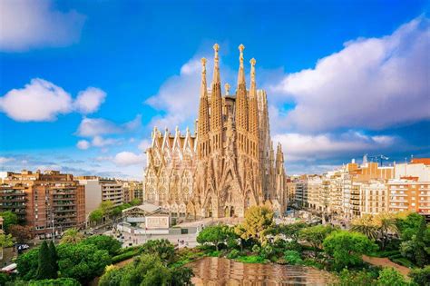 How to Avoid Crowds in Barcelona, Spain