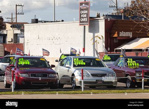 Cars on a used car sales lot - California USA Stock Photo - Alamy