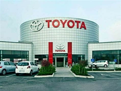 Japan PM to visit Toyota headquarters ahead of election, sources say ...