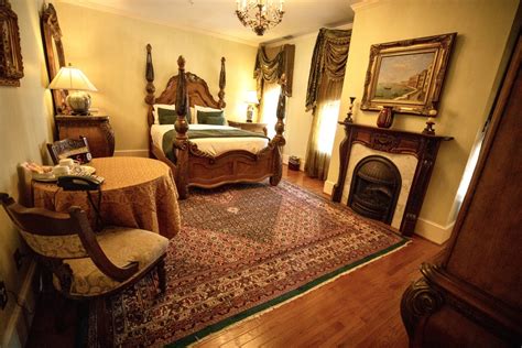 Senator's Room | Baltimore Bed & Breakfast | 1840s Carrollton Inn