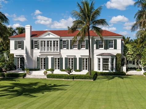 Facade Of a gorgeous Palm Beach Estate | Beach mansion, Mansions, Historic homes for sale