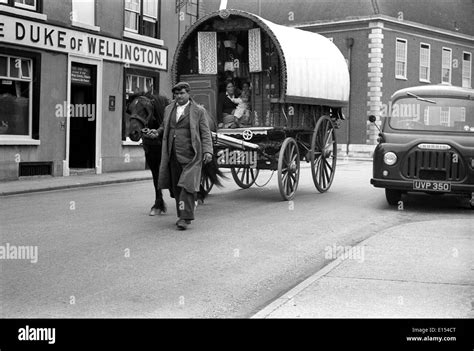 Gypsy traveller family in bow top caravan 1950s Britain Stock Photo ...