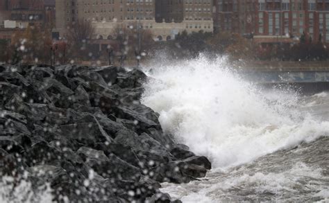 Photos and video: November waves give reconstructed Lakewalk first taste of Lake Superior storms ...