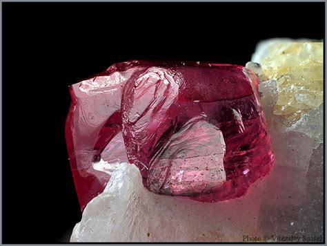 Minerals Spinel from locality Mogok, Myanmar