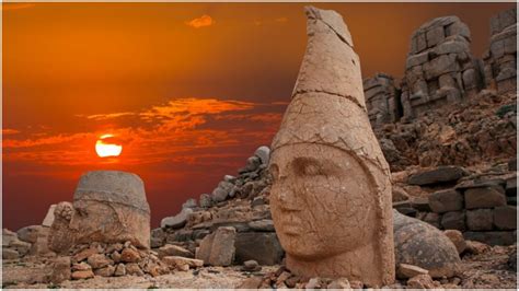 Throne of the gods: On Mount Nemrut, a king raised massive statues as personal monument