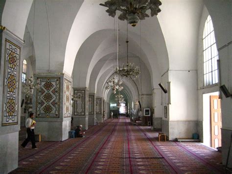 File:Interior - Al-Nuri Mosque - Hims, Syria.jpg - Wikimedia Commons
