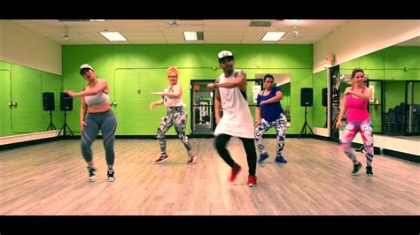 Hula Hoop Zumba - YouTube