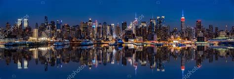 Midtown Manhattan skyline — Stock Photo © mandritoiu #82407860