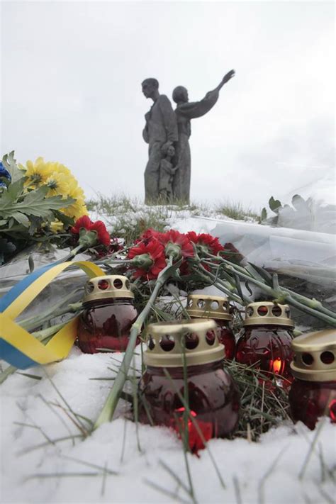 Ukrainians commemorate Holodomor victims