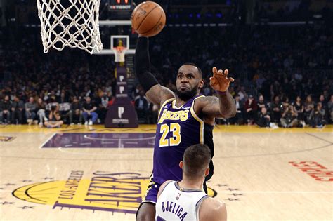 Lebron James Dunk : Lebron James Los Angeles Lakers Unsigned Dunk ...