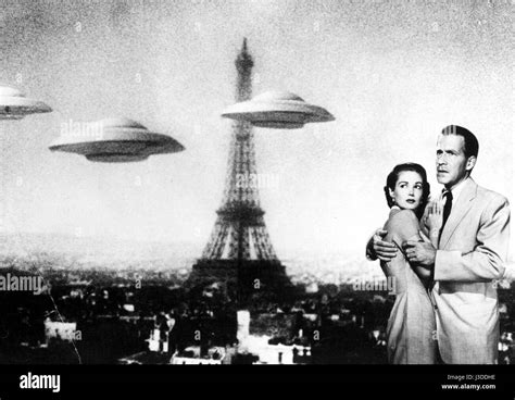 Earth vs. the Flying Saucers Year: 1956 USA Director: Fred F. Sears Hugh Marlowe, Joan Taylor ...