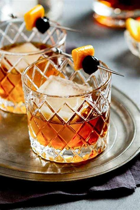 A classic Bourbon Manhattan Cocktail that is sweet and smooth! This 3 ...