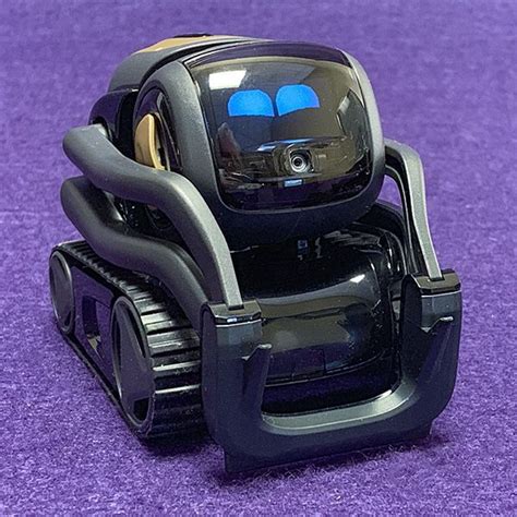 Anki Vector robot review - The Gadgeteer | Vector robot, Robot, Robot ...