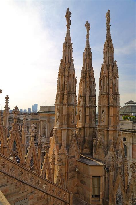 The Roof of the Milan Cathedral Duomo Di Milano Editorial Photo - Image ...