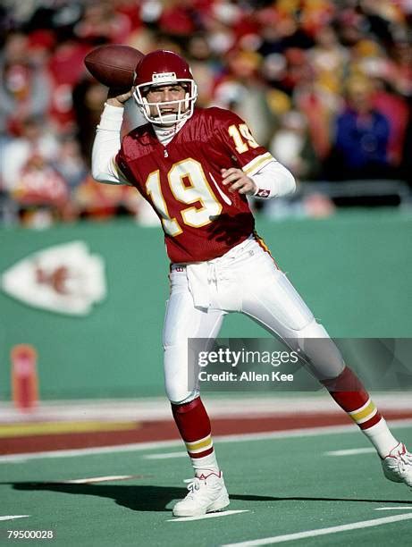 369 Joe Montana Chiefs Stock Photos, High-Res Pictures, and Images - Getty Images