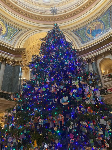 A Calendar of Christmas Events at the Wisconsin State Capitol - Madison ...