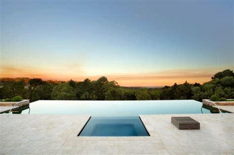 On the Edge: 21 Stunning Infinity Pool Designs