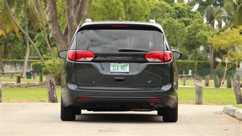 Chrysler Pacifica Hybrid News and Reviews | InsideEVs