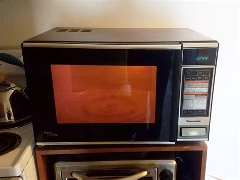 Panasonic Genius microwave oven from 1980 passed down from my parents ...