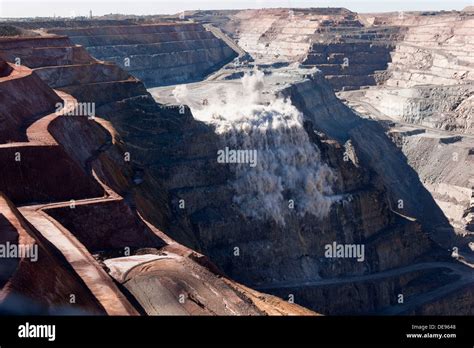 Super Pit Gold Mine Blast, Kalgoorlie Western Australia Stock Photo - Alamy