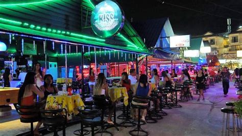 Best of Krabi Nightlife, Night Markets and Bars | TravelTrained