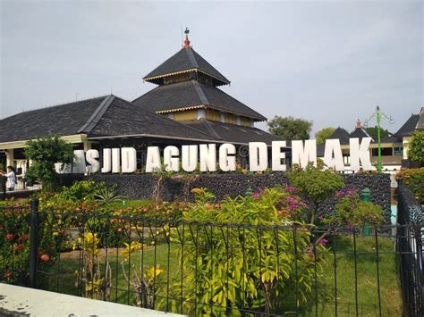 Masjid Agung Demak editorial stock photo. Image of islam - 161816893