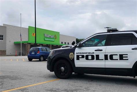 Scare at Missouri Walmart as Man With Rifle and Body Armor Is Detained - The New York Times