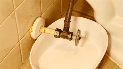 Why Won’t My Toilet Valve Shut Off: 10 Problems [Must Know] – Plumbing Ways