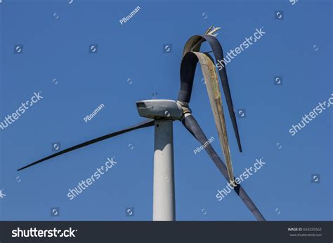 Damaged Wind Turbine Blade Lightning Strike Stock Photo 654255562 ...