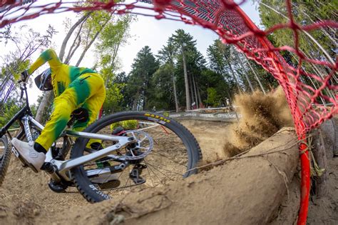 Downhill Practice at MTB World Championships | AMBmag.com.au